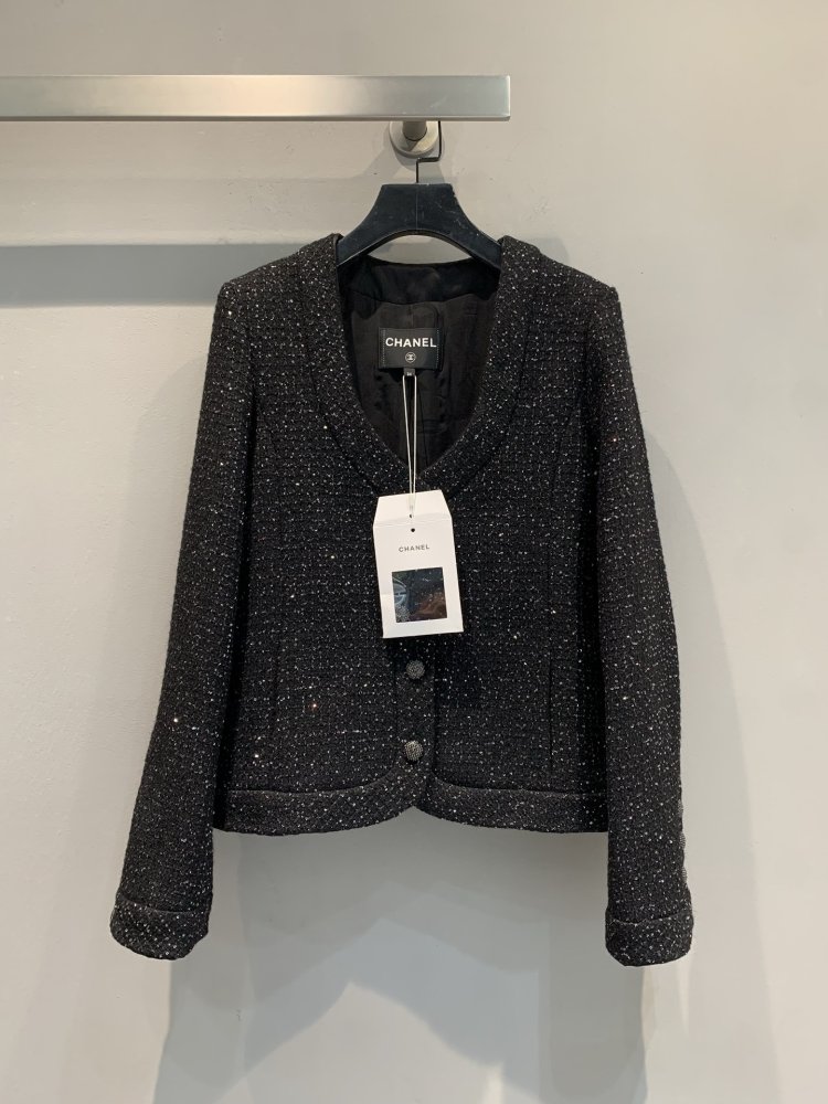 Твидовый пиджак с шелковой подкладкой