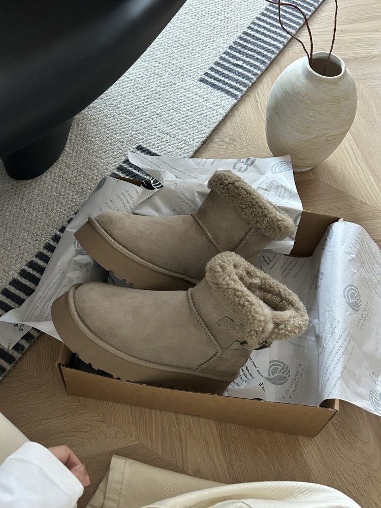 Ugg boots women's
