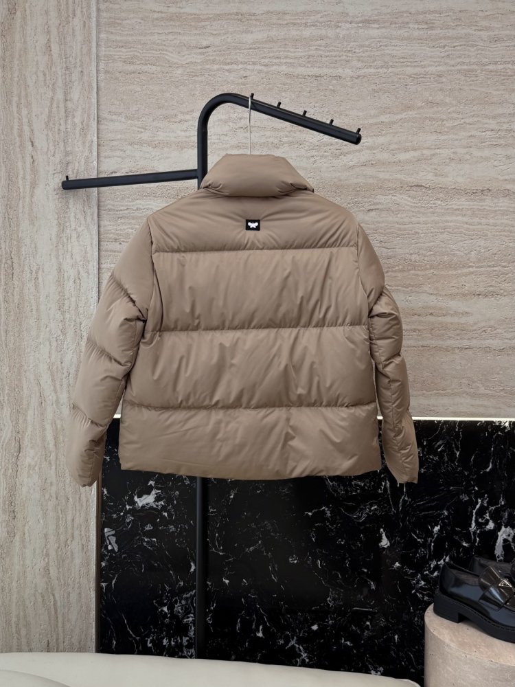 Укороченный пуховик с воротником стойкой и длинными рукавами фото 2