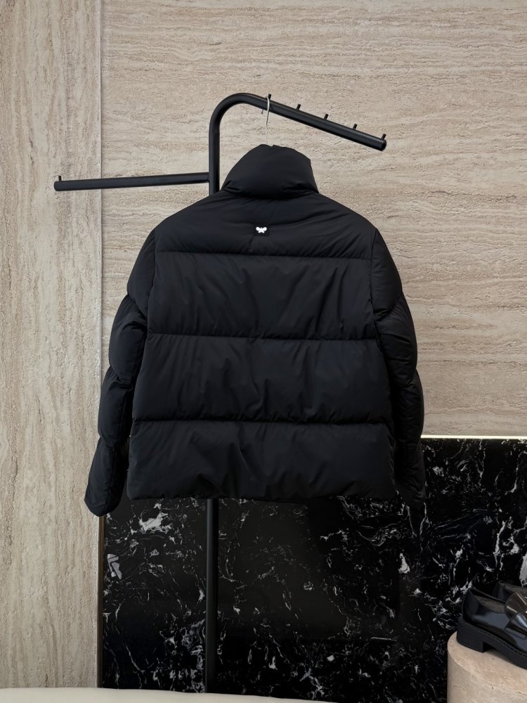 Укороченный пуховик с воротником стойкой и длинными рукавами фото 2