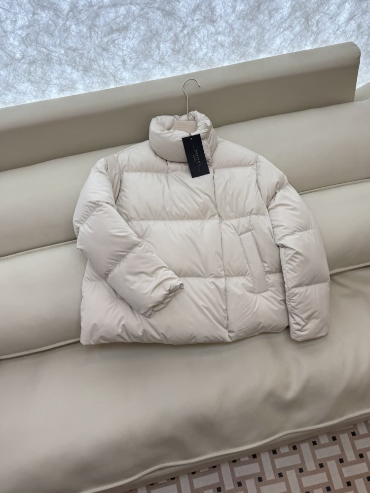 Укороченный пуховик с воротником стойкой и длинными рукавами фото 3