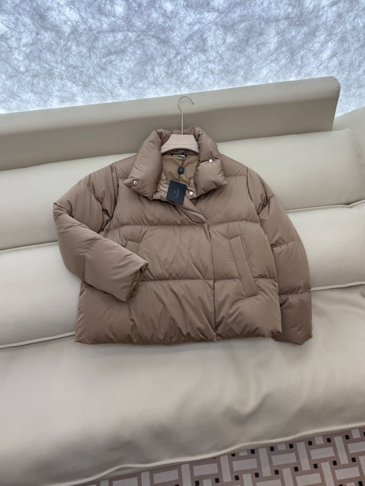 Укороченный пуховик с воротником стойкой и длинными рукавами фото 3