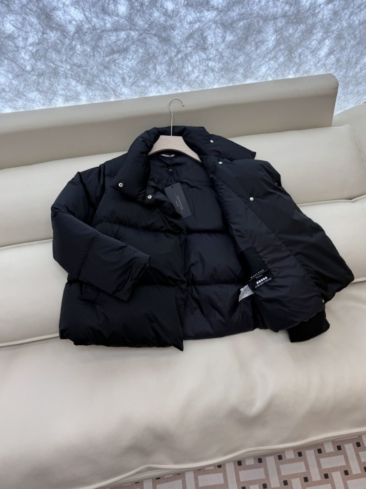 Укороченный пуховик с воротником стойкой и длинными рукавами фото 4