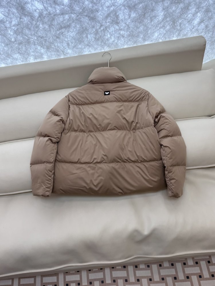 Укороченный пуховик с воротником стойкой и длинными рукавами фото 5