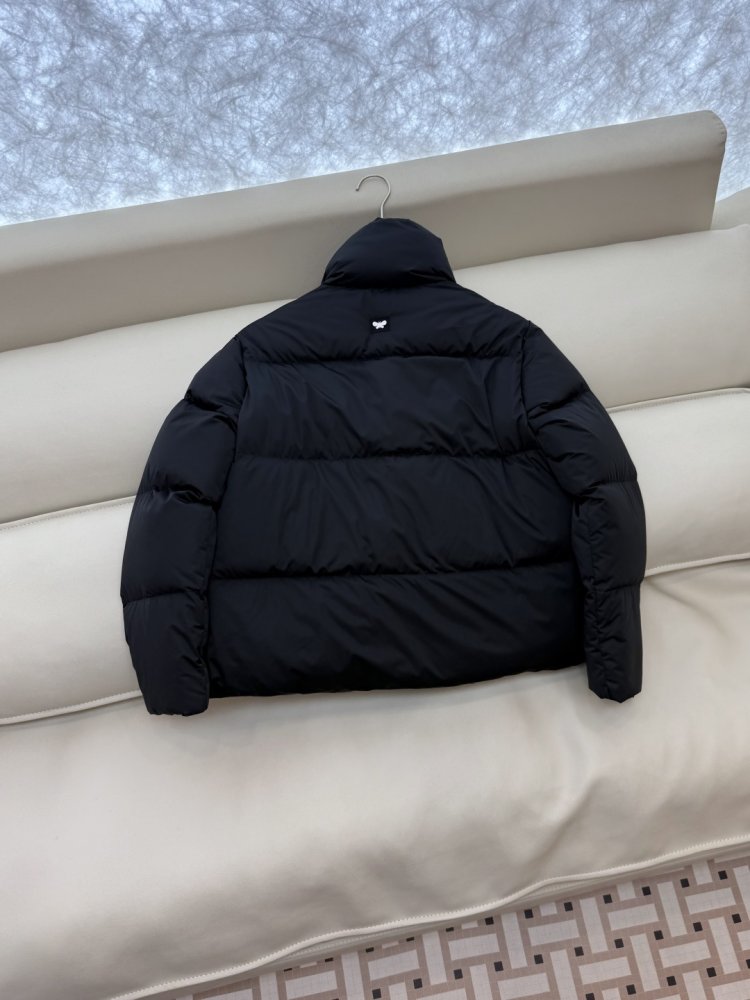 Укороченный пуховик с воротником стойкой и длинными рукавами фото 5