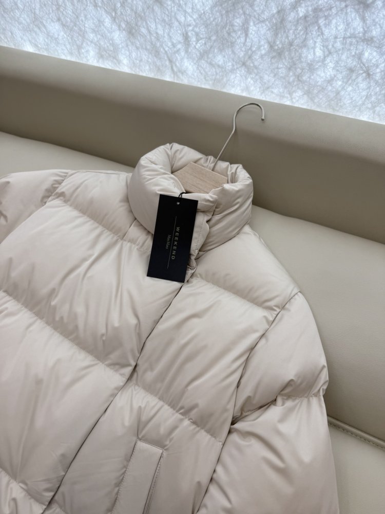 Укороченный пуховик с воротником стойкой и длинными рукавами фото 6