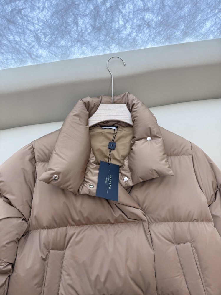 Укороченный пуховик с воротником стойкой и длинными рукавами фото 6