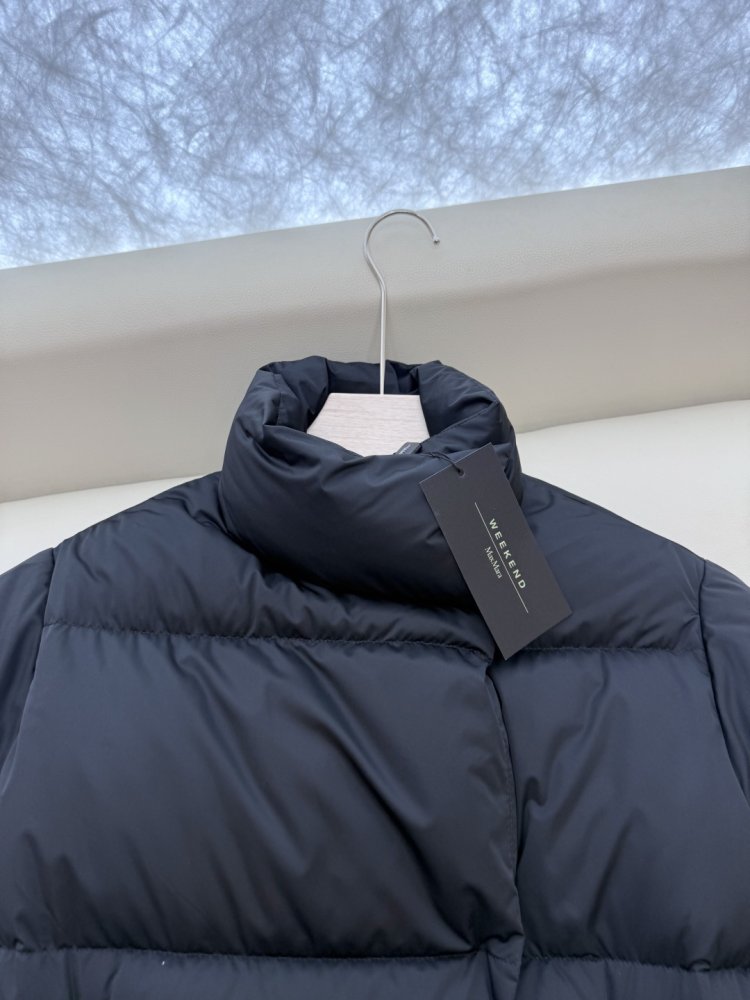 Укороченный пуховик с воротником стойкой и длинными рукавами фото 6