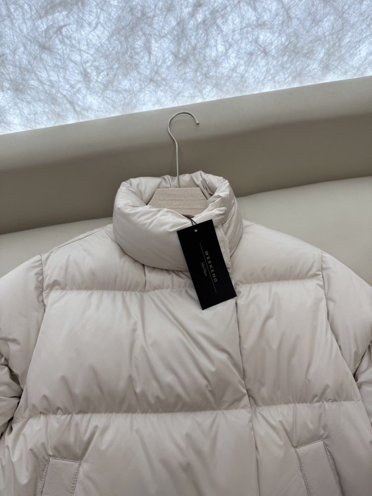 Укороченный пуховик с воротником стойкой и длинными рукавами фото 7