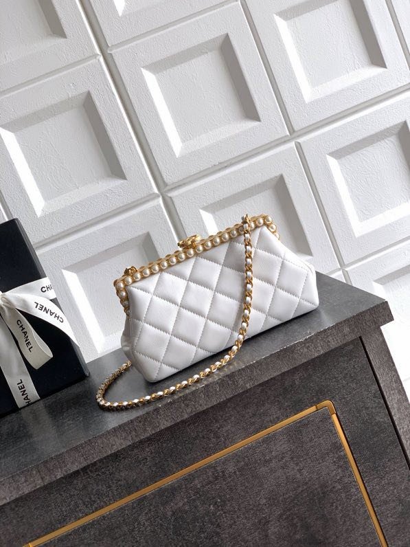 Evening handbag CHANEL 26C Pearl 20 cm
