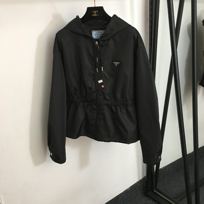 Windcheater from long sleeves and hood