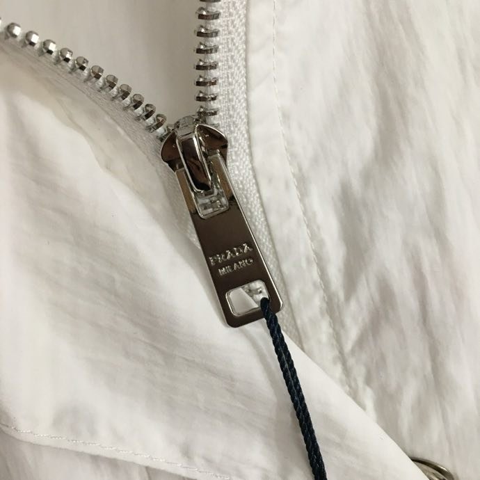 Вітровка з довгими рукавами і капюшоном фото 3