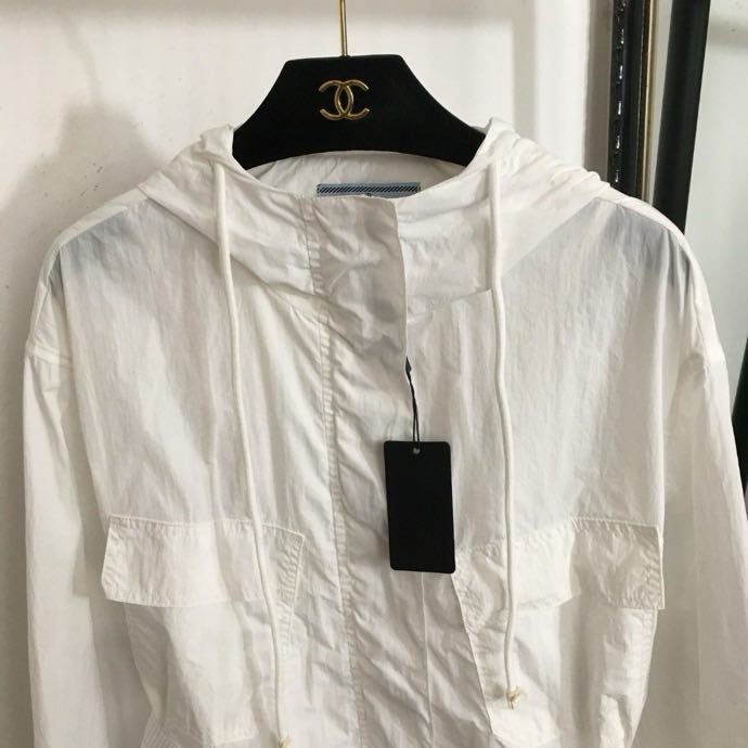 Вітровка з довгими рукавами і капюшоном фото 4