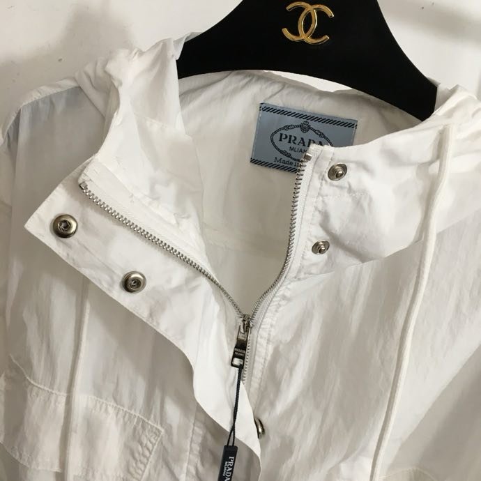 Вітровка з довгими рукавами і капюшоном фото 9