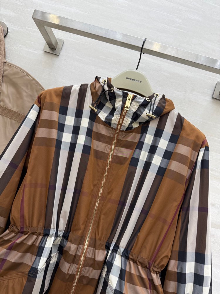 Ветровка с капюшоном фото 5