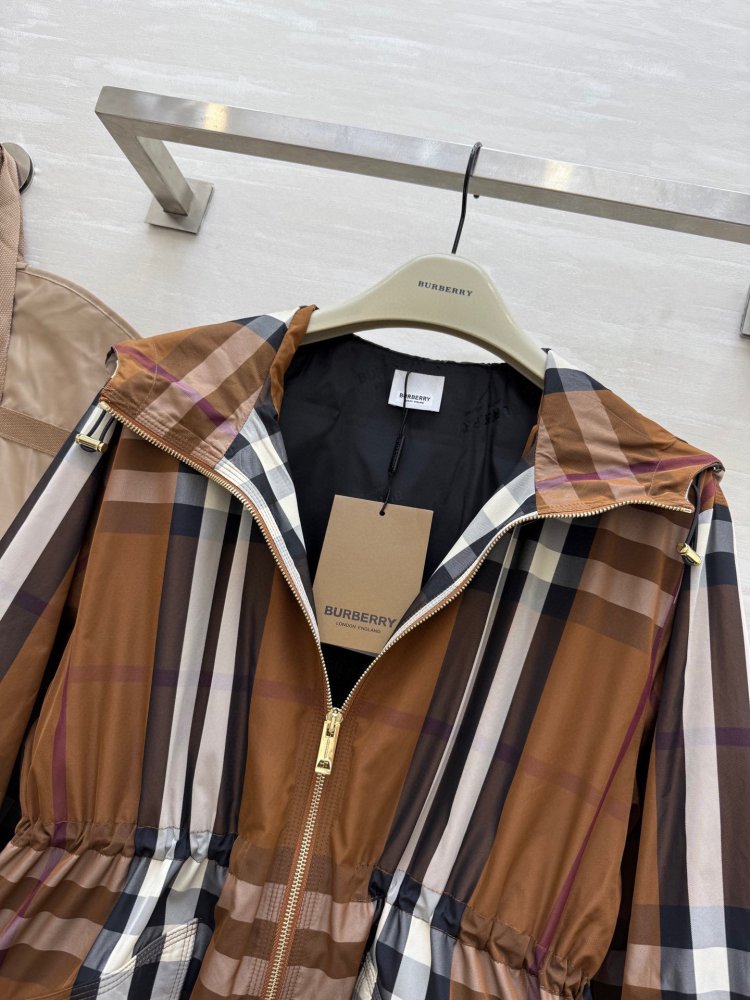 Ветровка с капюшоном фото 9