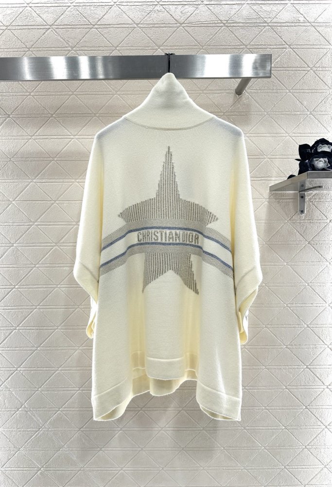 Knitted cape from high collar and lapels