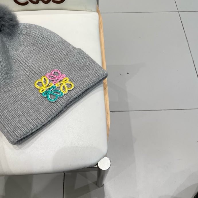 Вязаная шапка с лисьим мехом фото 2