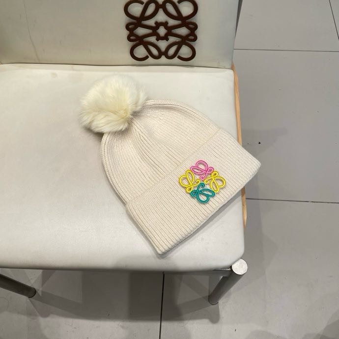 Вязаная шапка с лисьим мехом фото 3