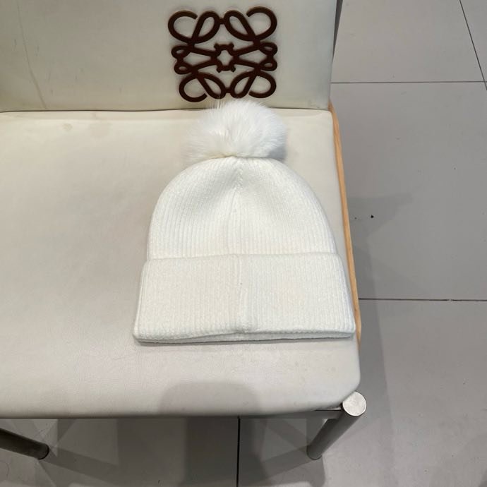 Вязаная шапка с лисьим мехом фото 4