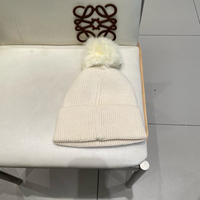 Вязаная шапка с лисьим мехом фото 4