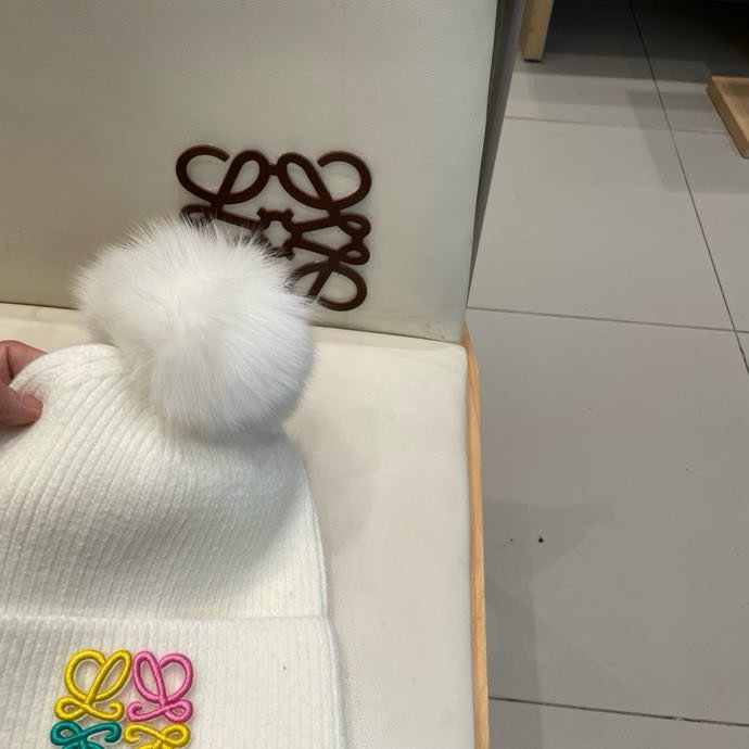 Вязаная шапка с лисьим мехом фото 5