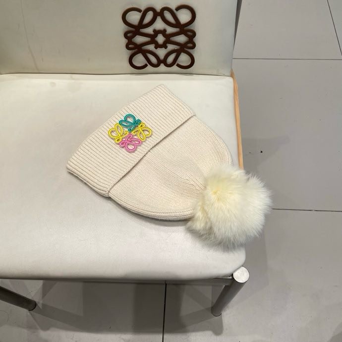 Вязаная шапка с лисьим мехом фото 5