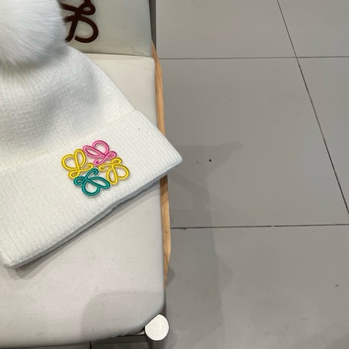 Вязаная шапка с лисьим мехом фото 6