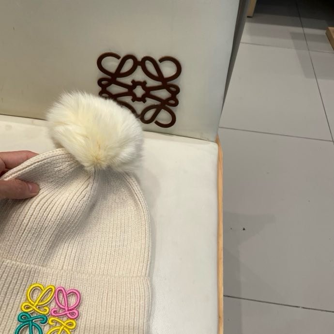 Вязаная шапка с лисьим мехом фото 6