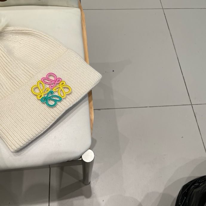 Вязаная шапка с лисьим мехом фото 7