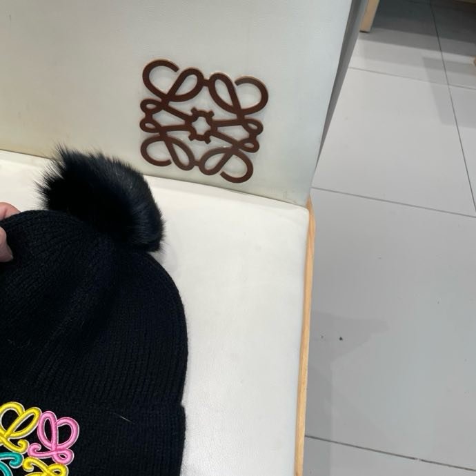 Вязаная шапка с лисьим мехом фото 8