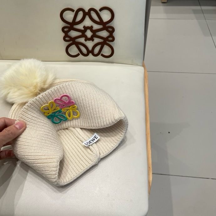 Вязаная шапка с лисьим мехом фото 9