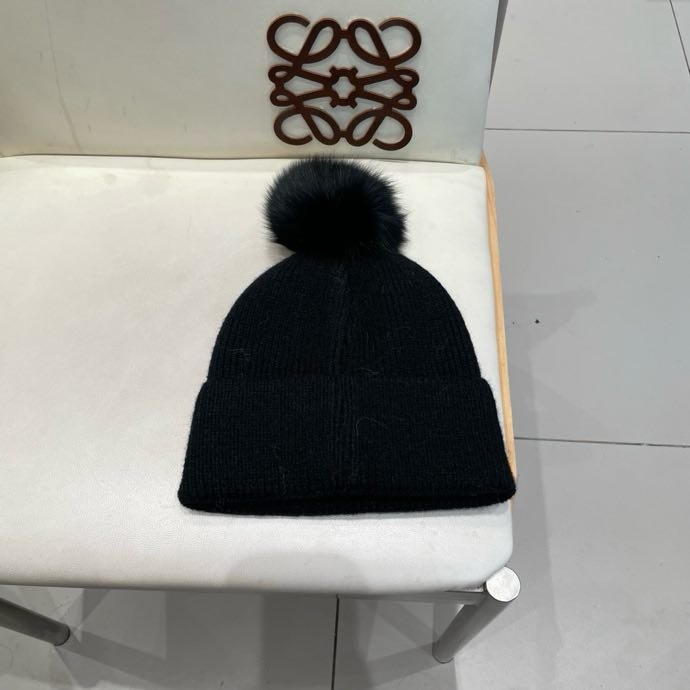 Вязаная шапка с лисьим мехом фото 9