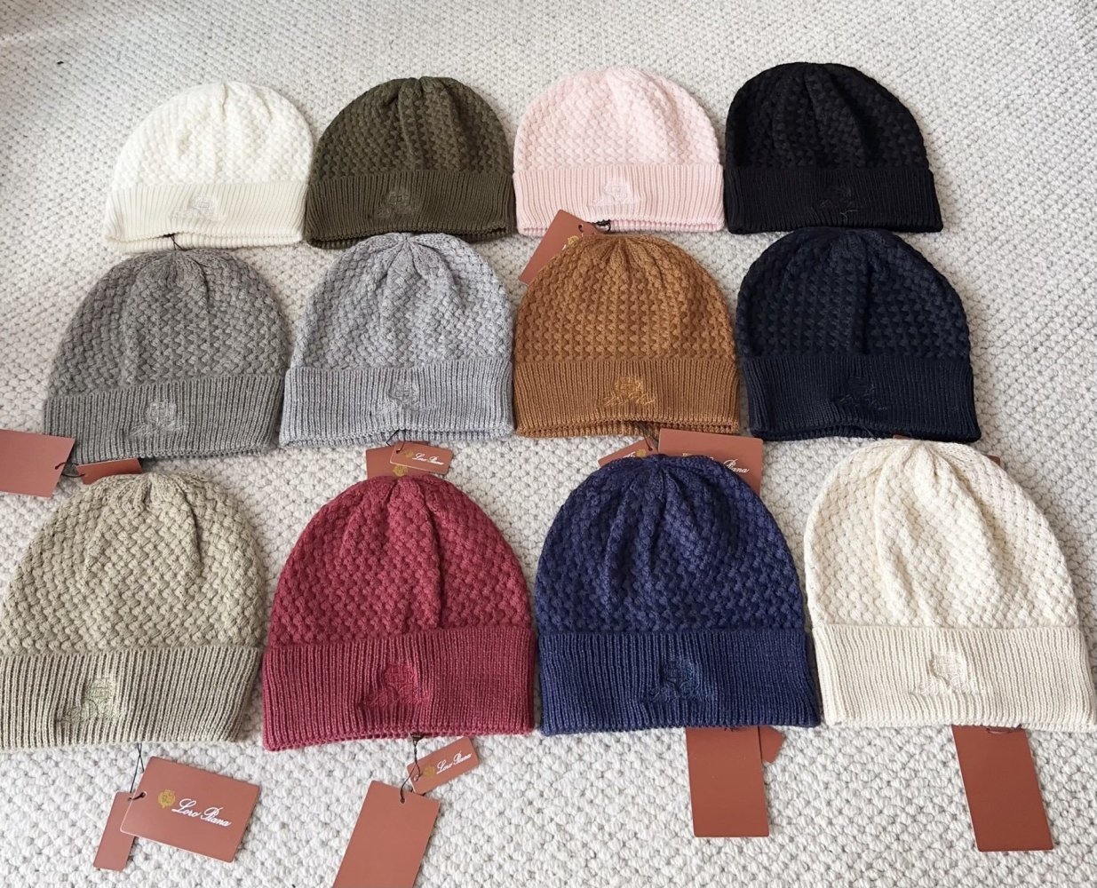Knitted woolen a cap фото 10