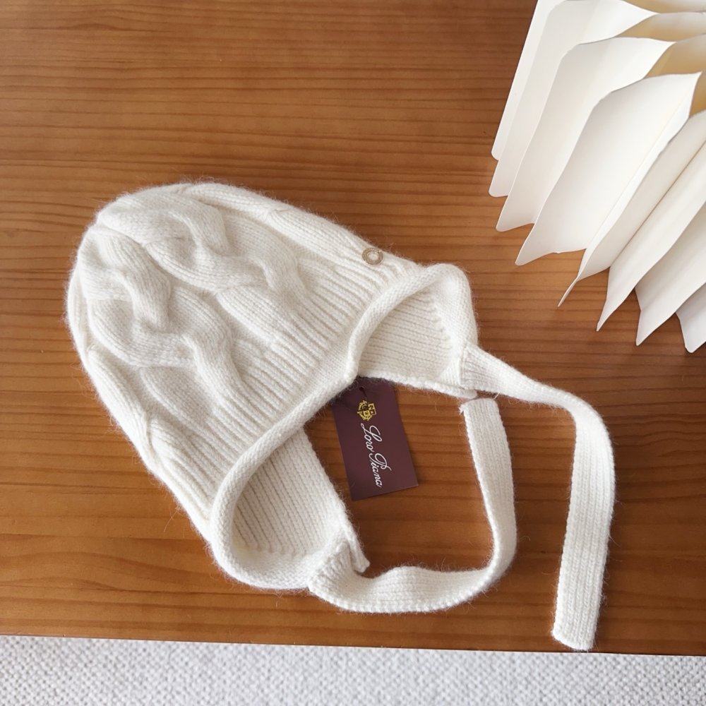 Вязаная шерстяная шапка