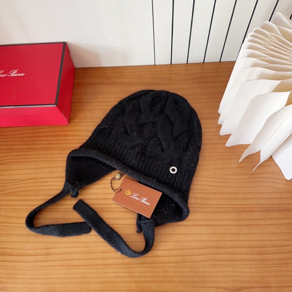 В'язана вовняна шапка