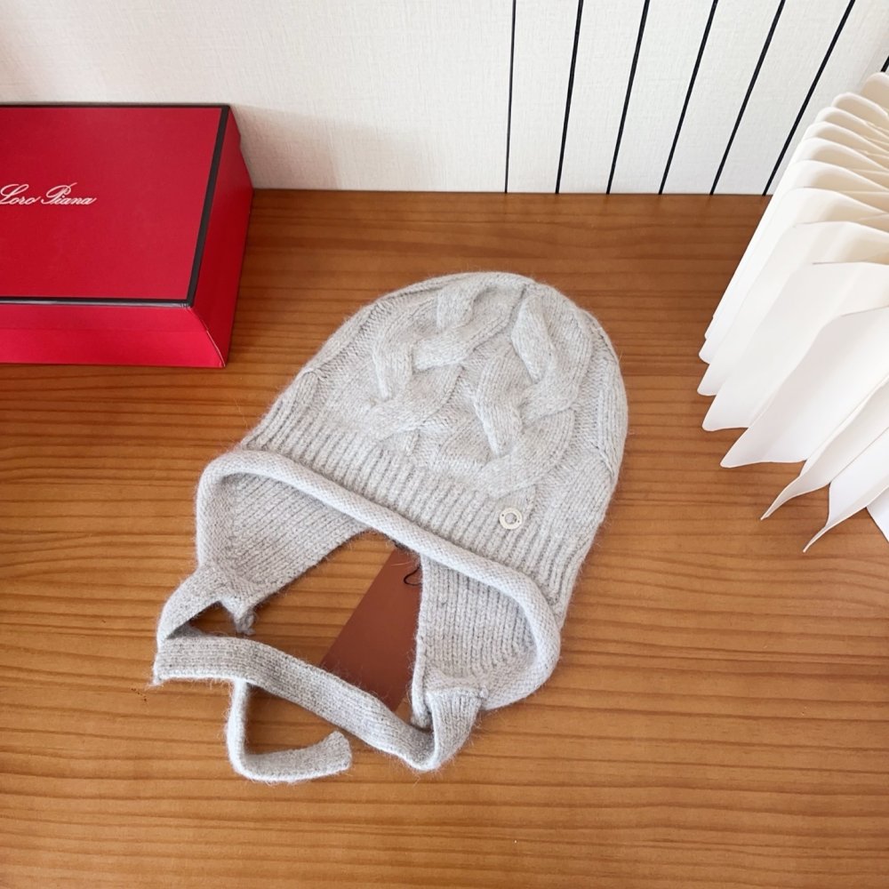 В'язана вовняна шапка