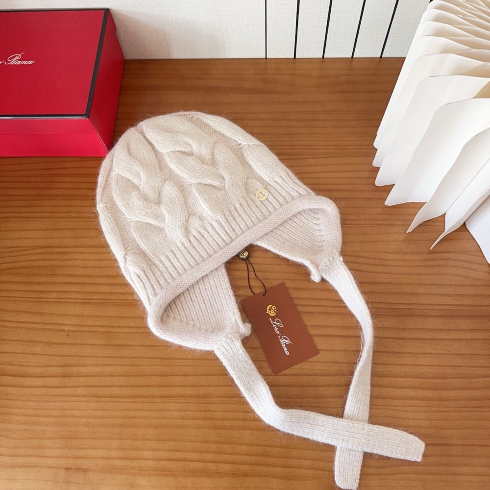 В'язана вовняна шапка