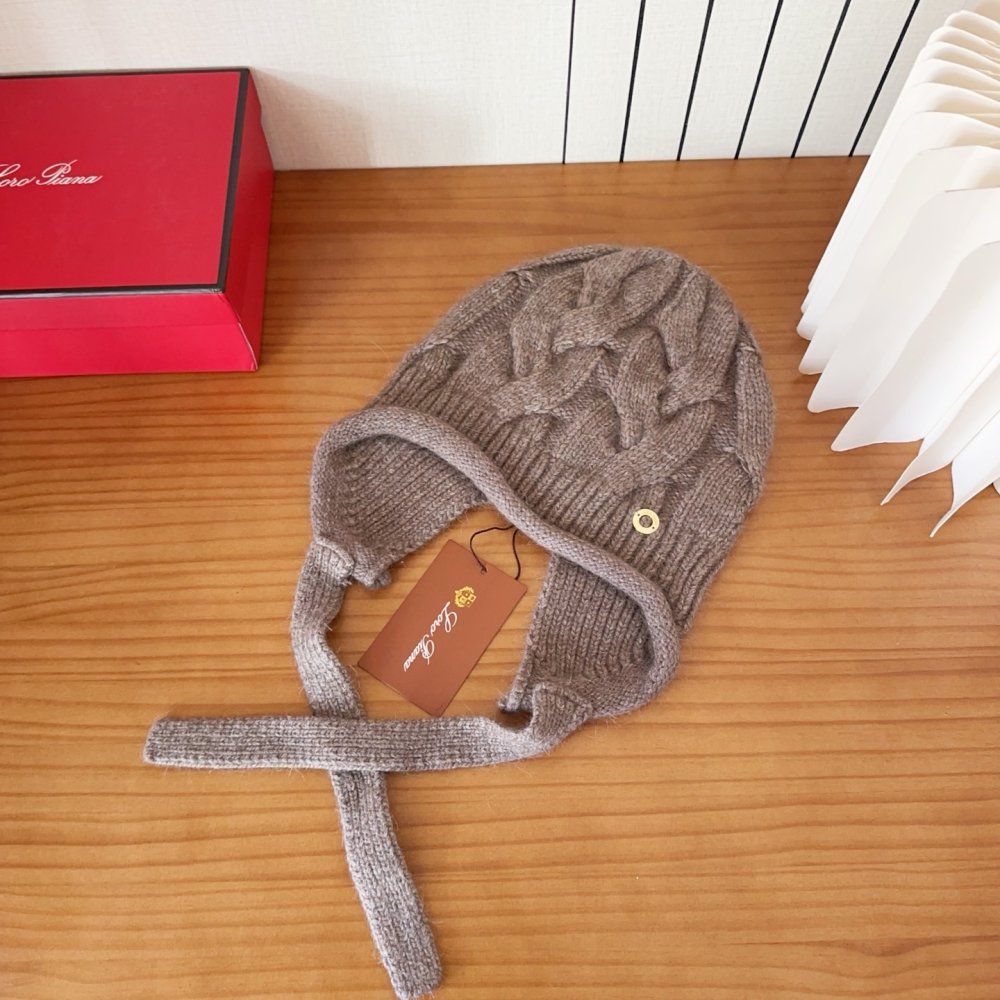 В'язана вовняна шапка