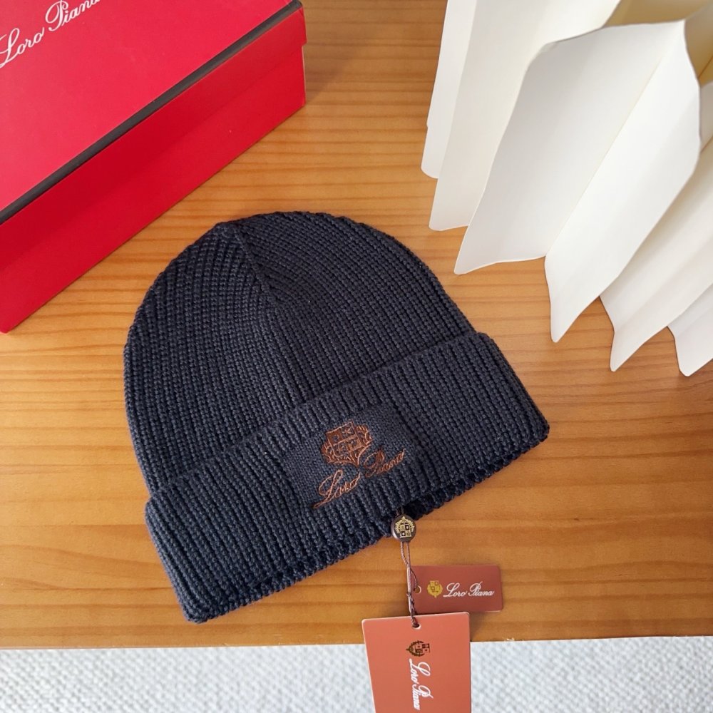 В'язана вовняна шапка