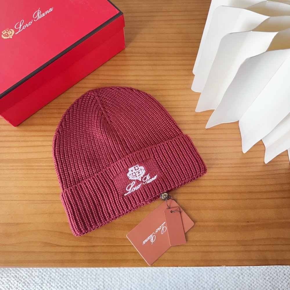 В'язана вовняна шапка