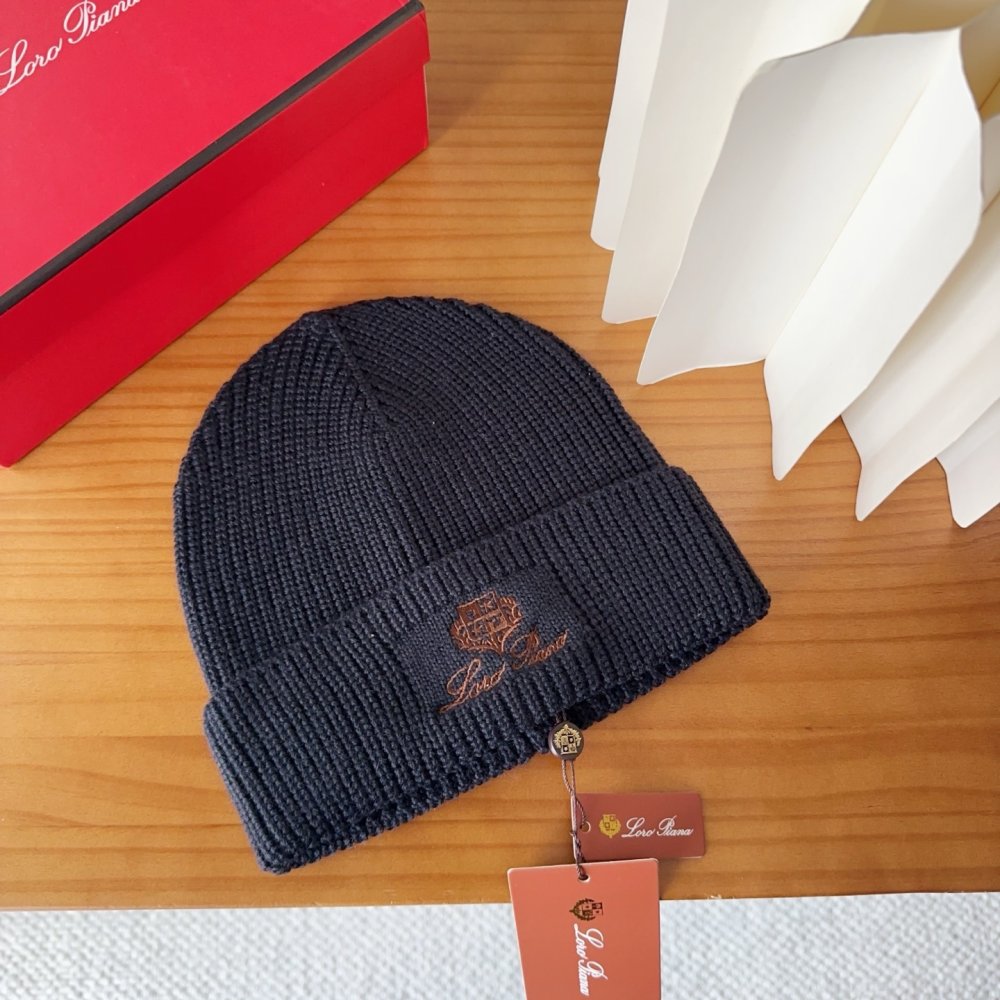 В'язана вовняна шапка