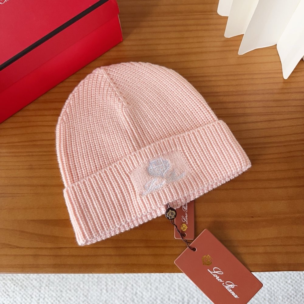 В'язана вовняна шапка