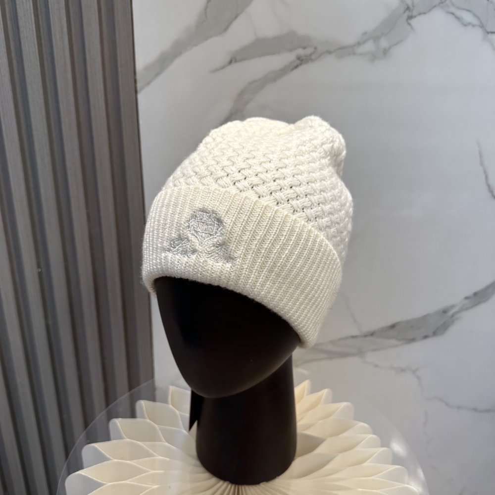 Вязаная шерстяная шапка