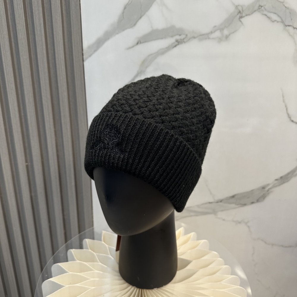 В'язана вовняна шапка