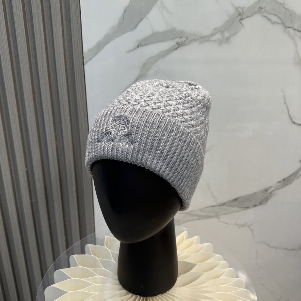 В'язана вовняна шапка