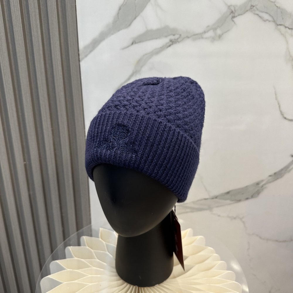 В'язана вовняна шапка