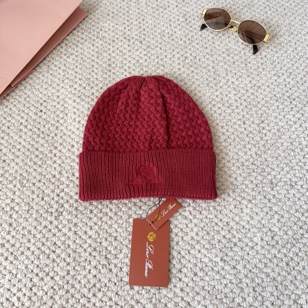 В'язана вовняна шапка