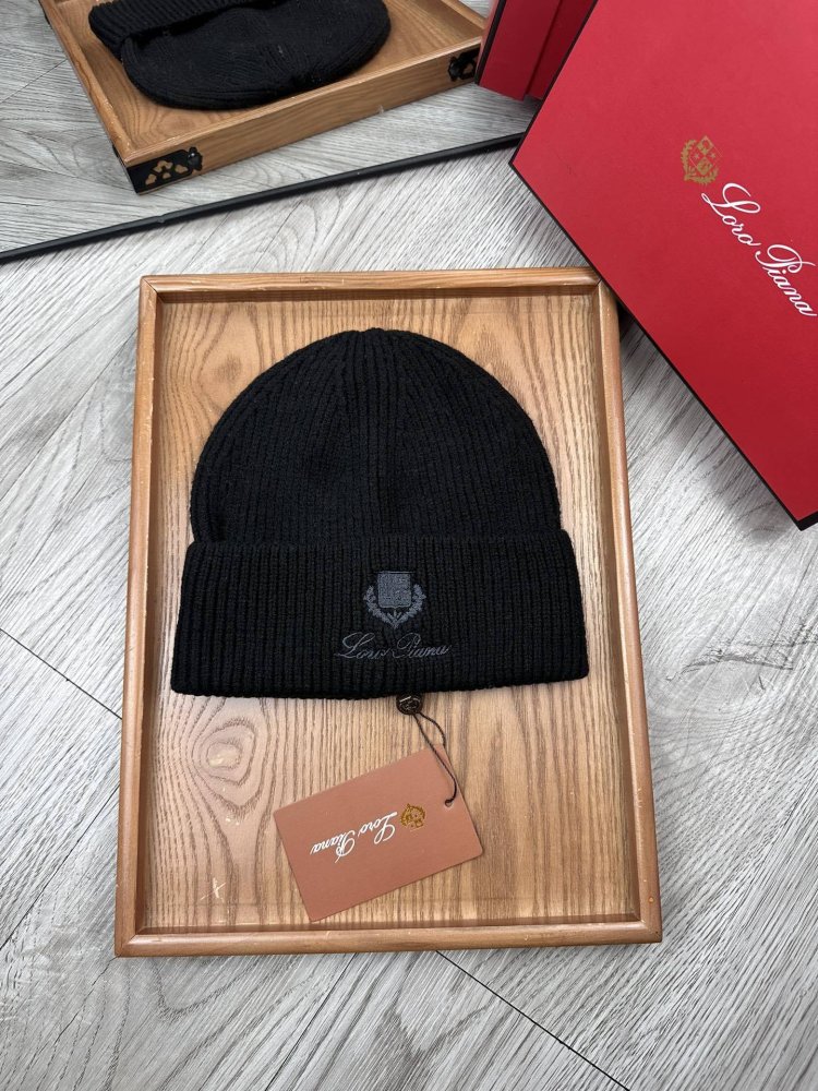 В'язана вовняна шапка