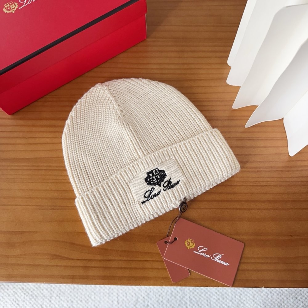 В'язана вовняна шапка